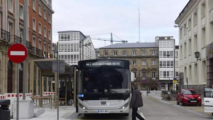 El Superior tumba las exigencias de cinco conductores de bus subrogados tras el cambio de concesión en Carral