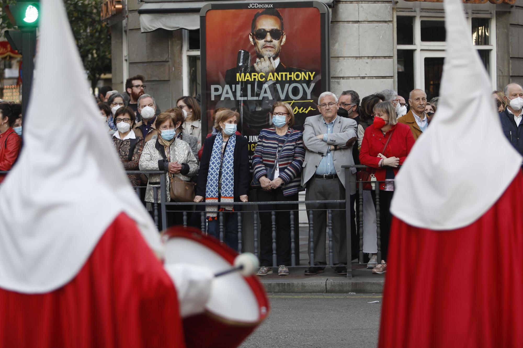 EN IMÁGENES: La imagen de Jesús Cautivo vuelve a recorrer las calles de Oviedo