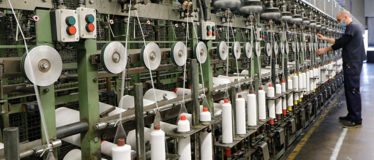 La industria, con especial incidencia en el textil, está sufriendo el aumento de los costes de la energía.