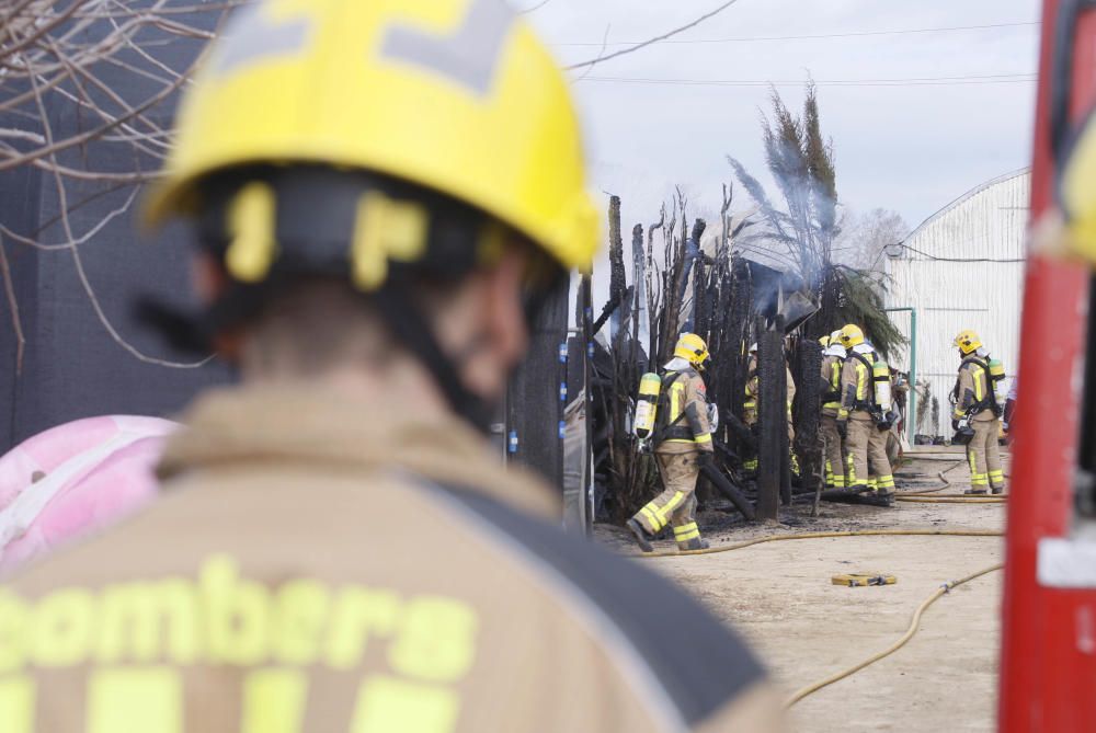 Incendi en una hípica de Salt