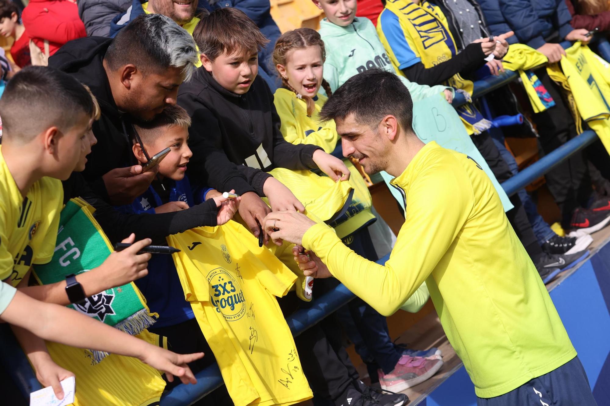 Así ha sido el entrenamiento navideño del Villarreal a puerta abiertas