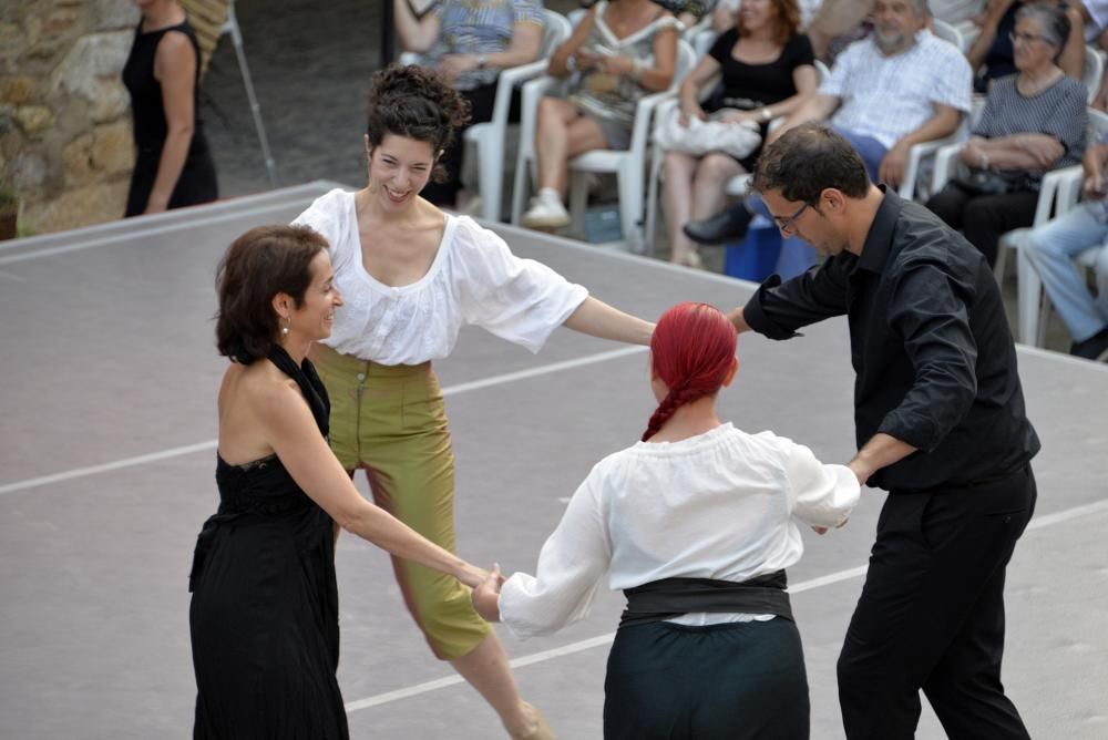 Imatges de la representació a la Plaça Gran