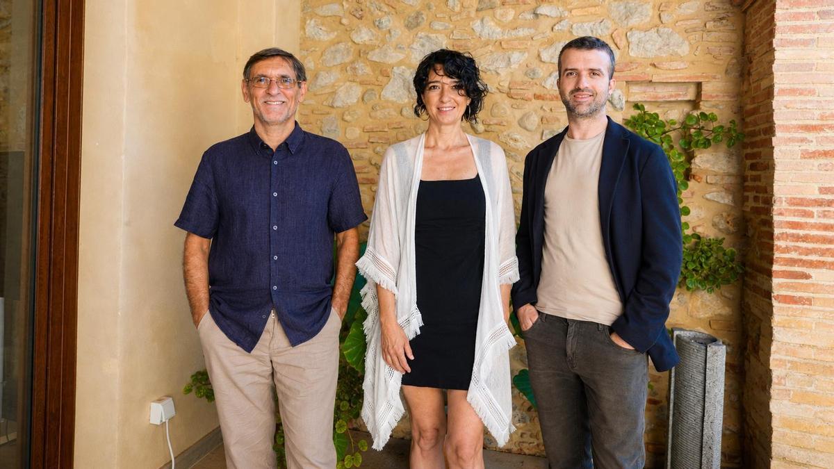 Els tres fundadors de l’associació Flow Emporda, impulsors del festival: Ricardo Galaza, Míriam Monteys i Xavi Roura.