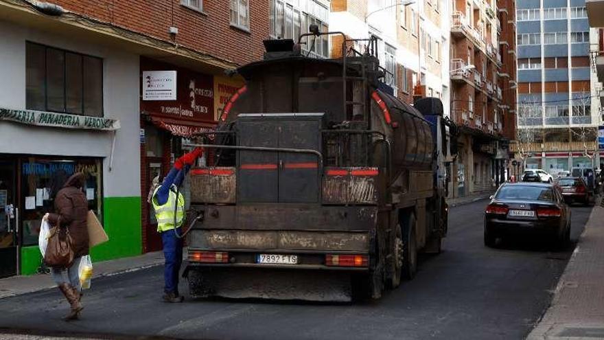 Ejecución del proyecto de asfaltado. Foto Emilio Fraile