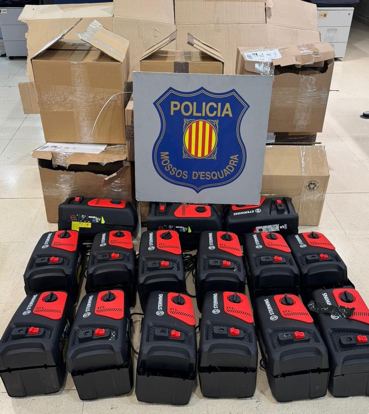 El haixix es trobava amagat dins les màquina d’aigua a pressió, que havien estat buidades dels seus components