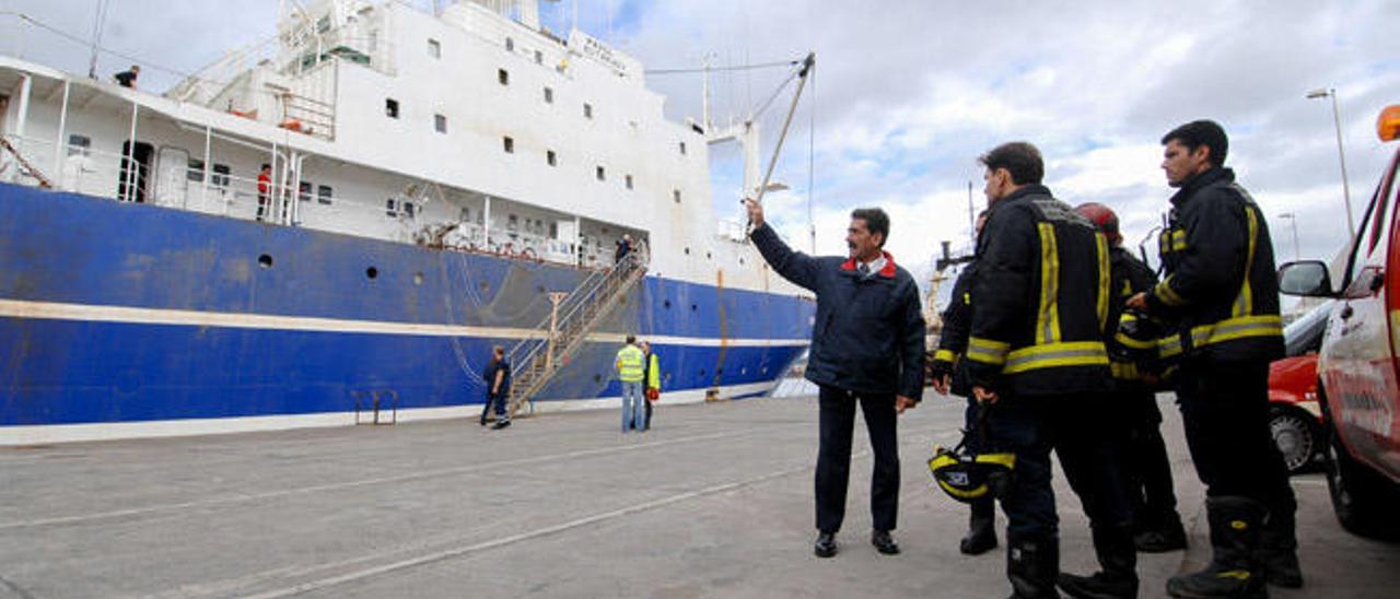 Los bomberos aseguran que la estabilidad del &#039;Admiral&#039; no peligra