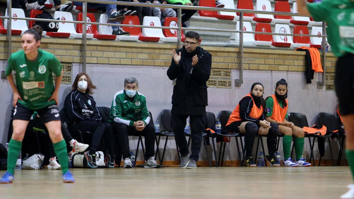 Roberto Carlos García, &quot;Pitu&quot;, entrenador del equipo de futbol sala femenino Bembrive FS.