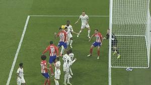 El VAR anula el gol al Atlético de Madrid por obstrucción de Saúl a Lunin
