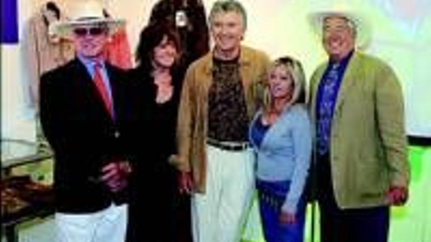 Larry Hagman y Linda Gray. Los actores de `Dallas´ subastan su ropa