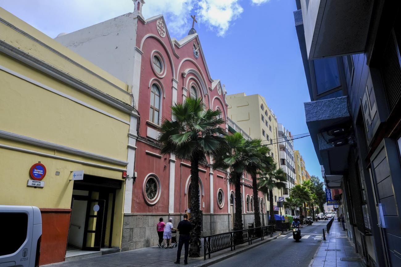 Edificios que forman parte del BIC Frente Ecléctico de Las Canteras