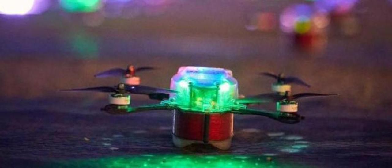 Un espectáculo lleno de luces y formas creado por diferentes drones.