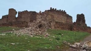 Vista del castillo de Almonacid, con la torre barbacana derruida, en una imagen facilitada por el Consistorio toledano.