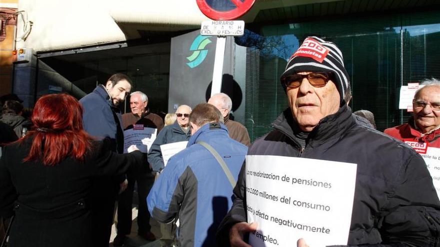 Centenares de jubilados protestan en Zaragoza por situación de las pensiones