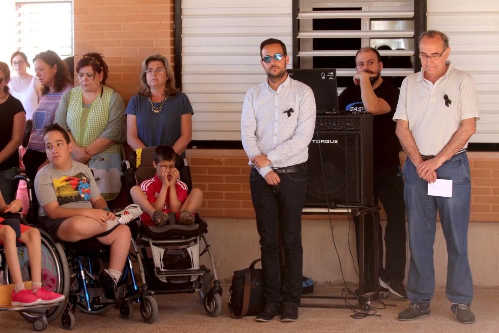 Minuto de silencio en el colegio Primitiva Lopez