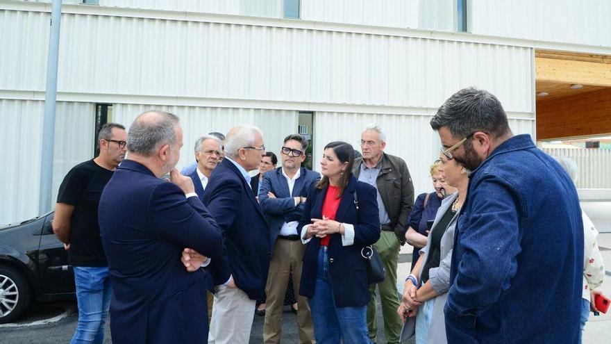 La alcaldesa de Moaña, Leticia Santos (BNG), reacciona a la visita del conselleiro de Antonio Gómez Caamaño al nuevo centro de salud.