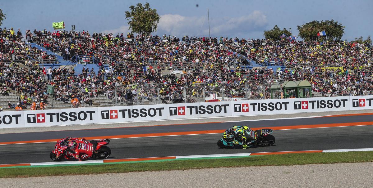 Llenazo en Cheste para ver a Rossi