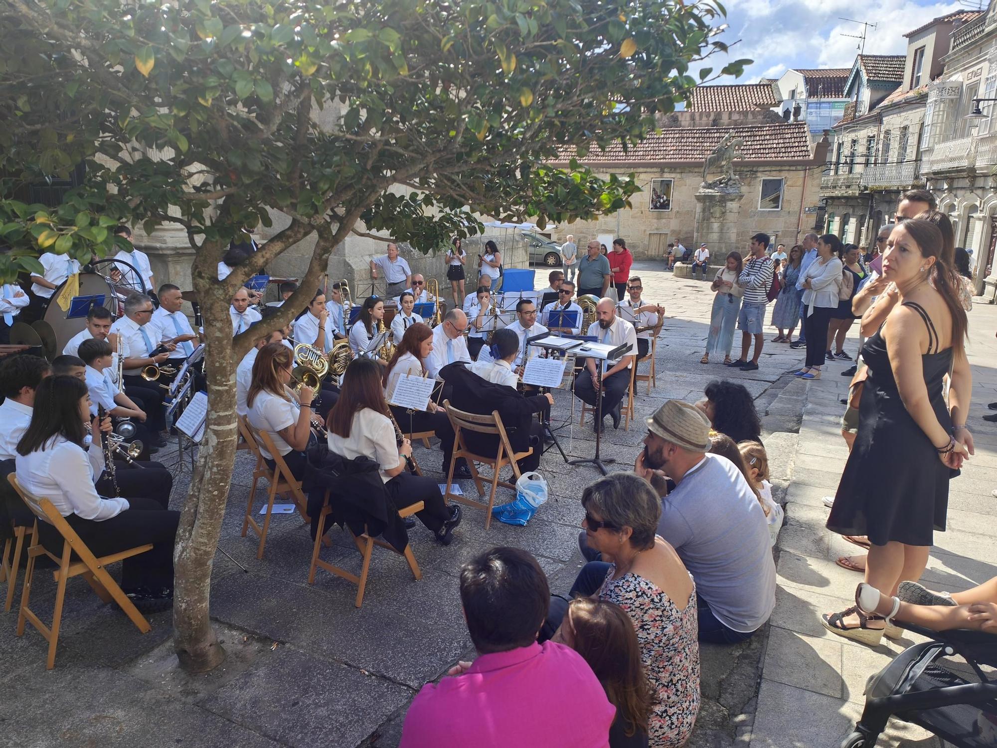 Astarot reúne a 4.000 personas en Cangas y Noname Djs abarrotan laa explanada de Ojea