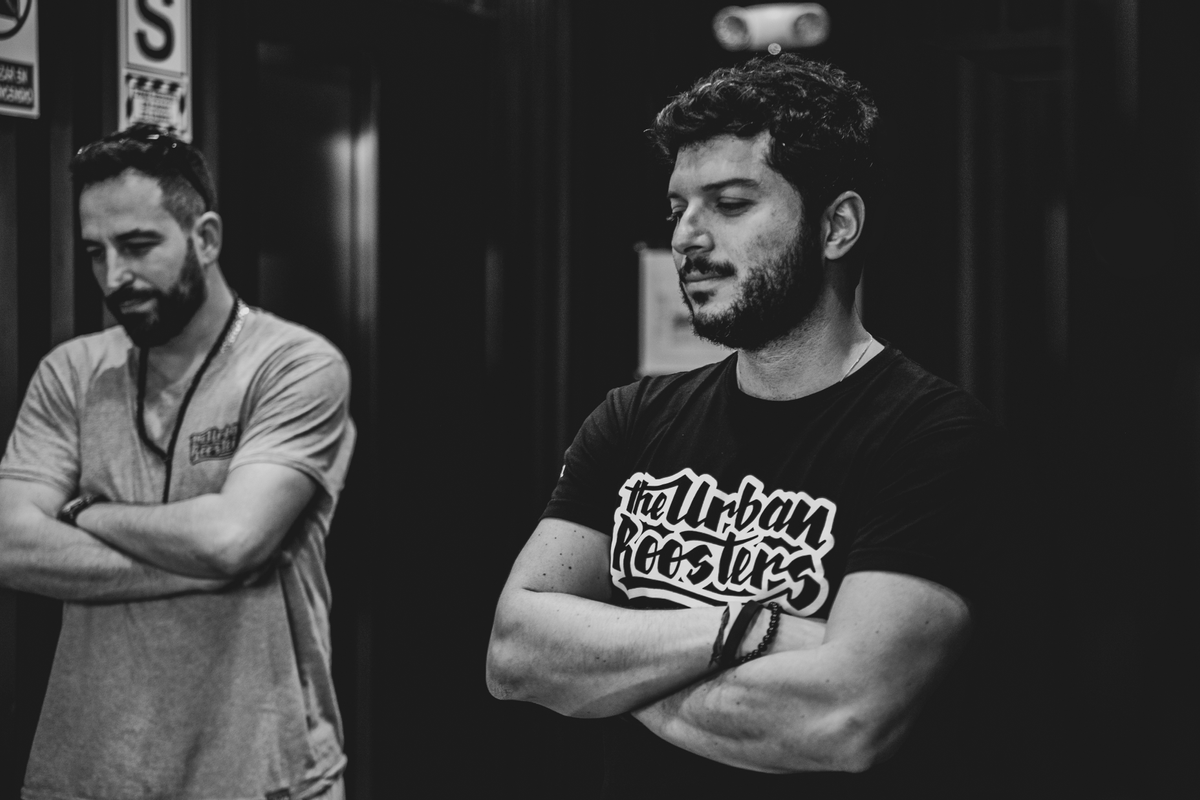 Asier Fernández (izda.) y Pedro Henrique, fundadores de Urban Roosters y responsables del éxito del 'freestyle' en España.