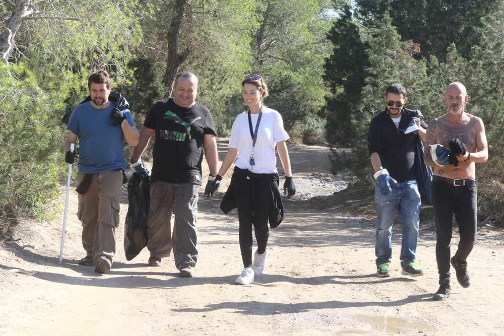 80 trabajadores limpian el Parque Natural