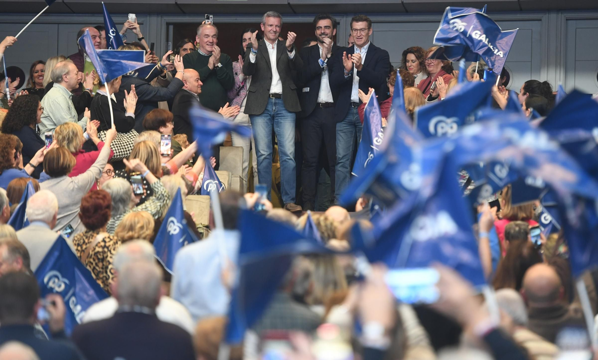 Feijóo se vuelca con Rueda en el cierre de campaña: "Le veo más presidente que nunca"