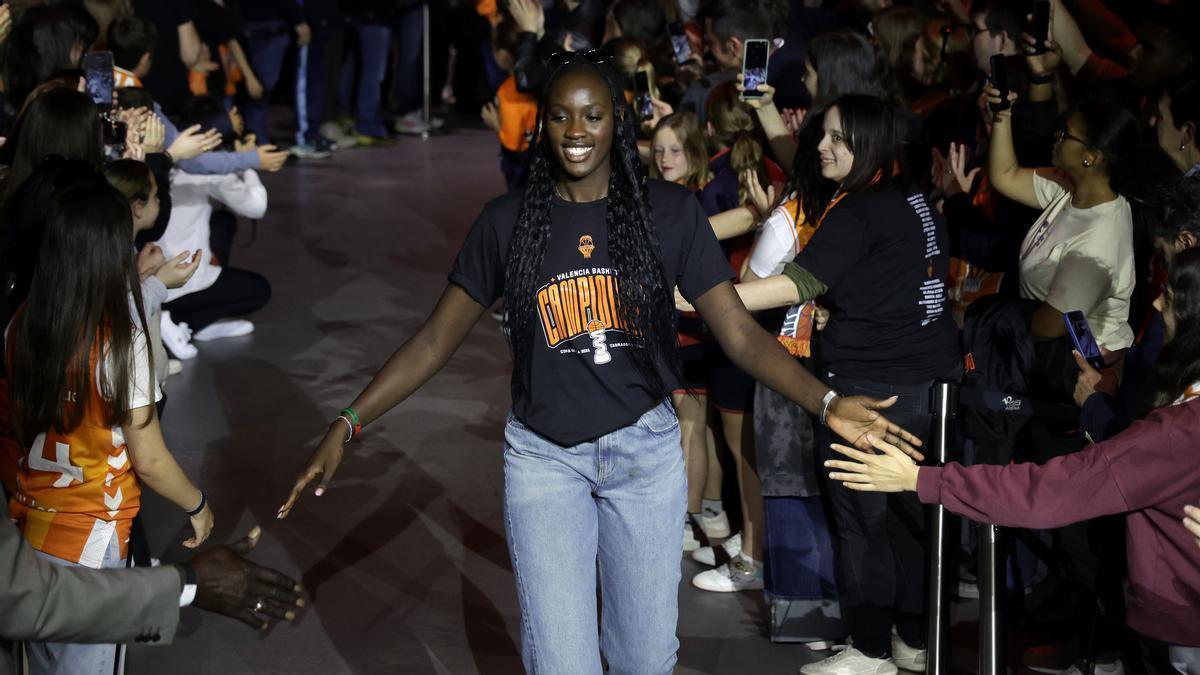 Awa Fam, en la celebración de la Copa de la Reina en el Auditorio del Roig Arena.
