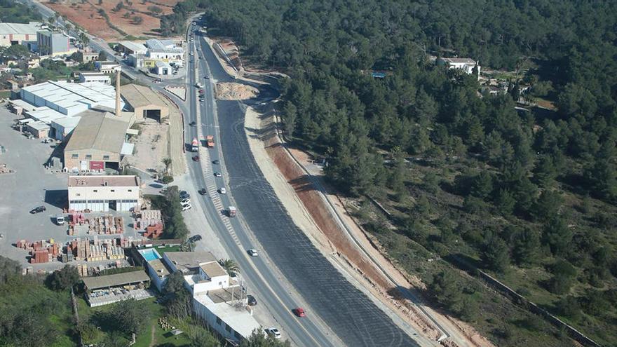 Vista aérea de los trabajos de desdoblamiento de la carretera de Santa Eulària