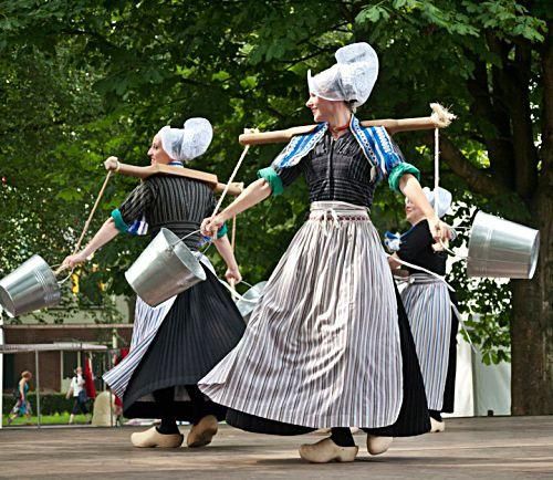 40 Folkloregruppen nehmen am Festival teil