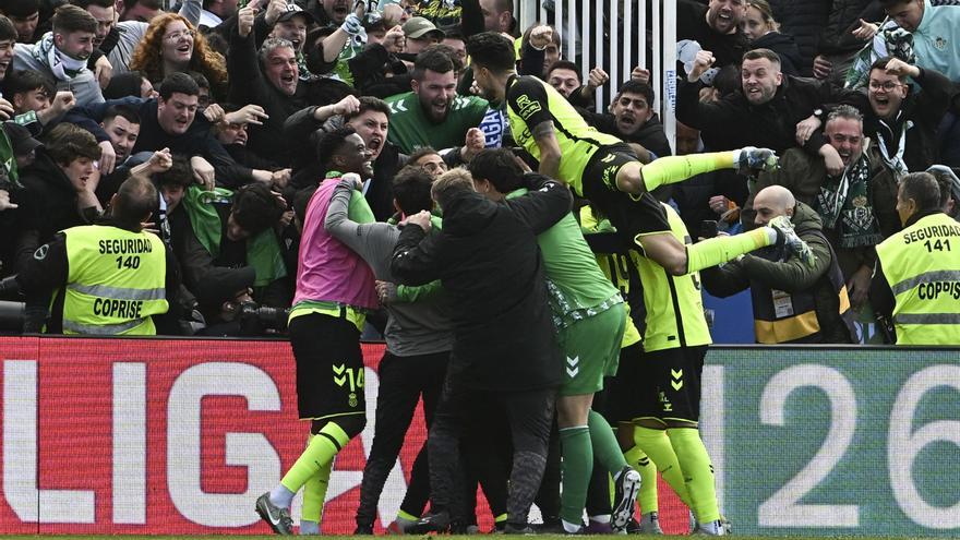El Betis logra una remontada heroica