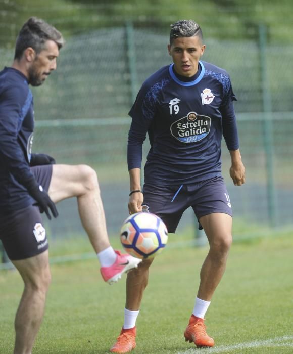 Diez jugadores saltaron al césped de la ciudad deportiva en el penúltimo ensayo antes de recibir al Espanyol en Riazor.