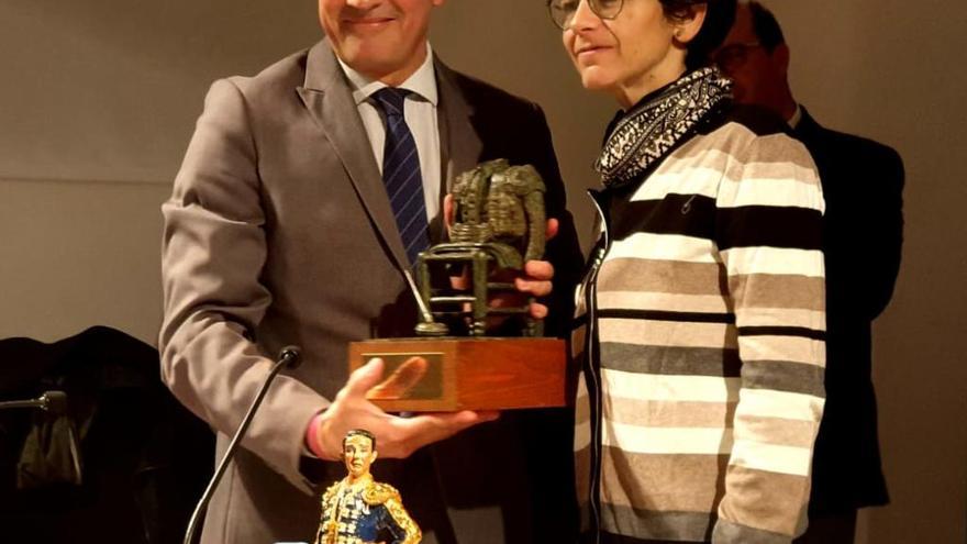 González, con Nieves Vallejo.