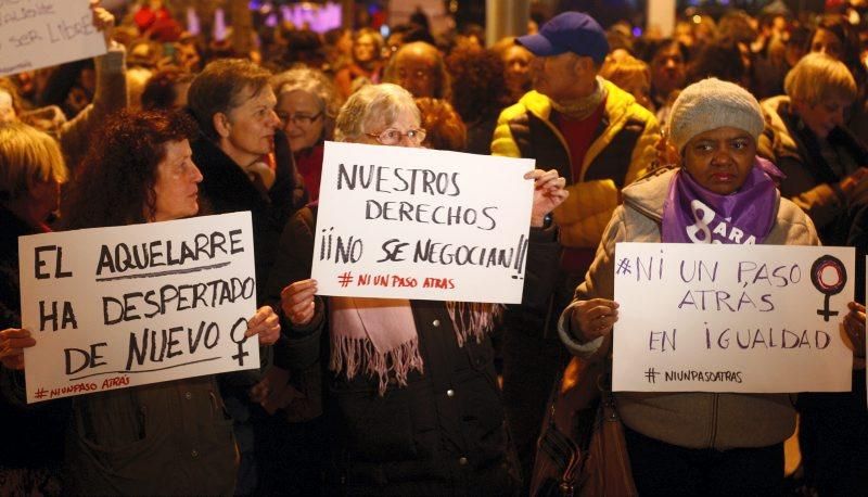 El feminismo zaragozano protesta contra las políticas machistas