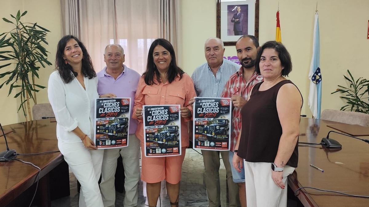 Autoridades, organizadores y colaboradores presentaron el cartel.