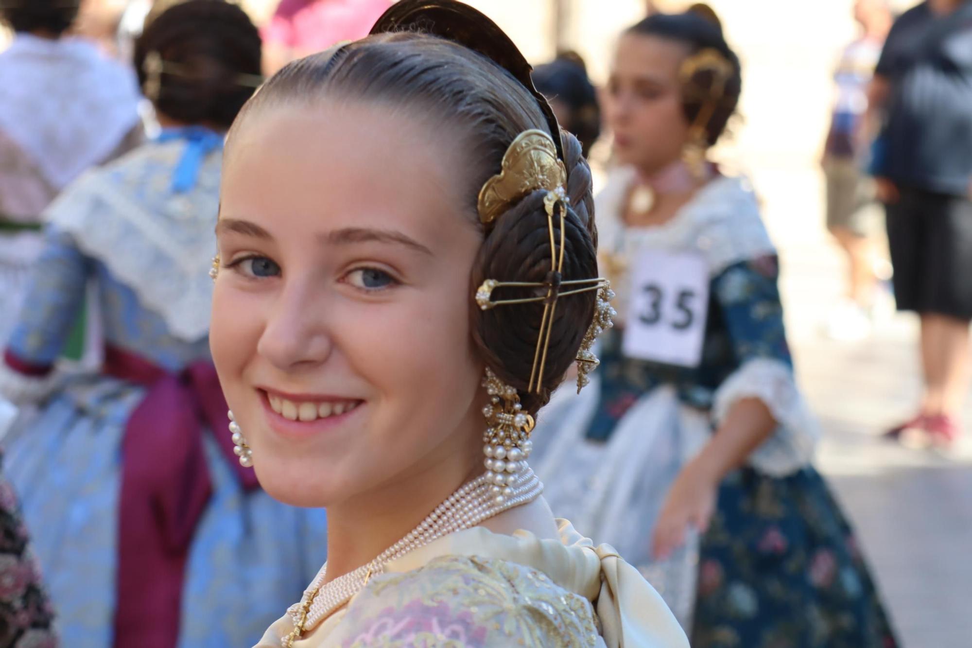 La "passejà" de las candidatas a Fallera Mayor Infantil de València