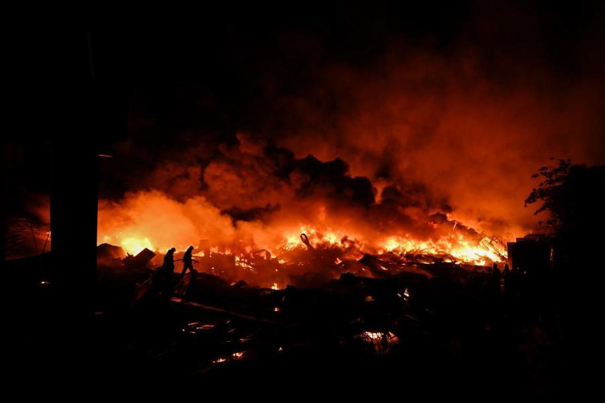 Una fuerte explosión en una zona industrial cerca del principal aeropuerto de Argentina deja al menos 15 heridos