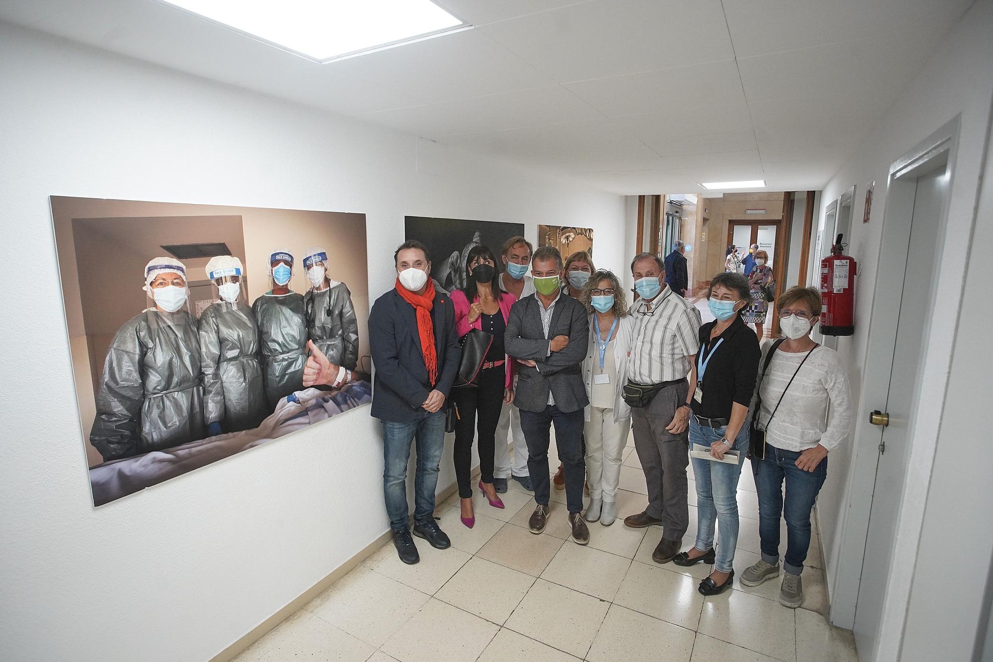 Exposició d'homenatge als sanitaris dels últims 40 anys amb imatge del fotoperiodista Tino Soriano