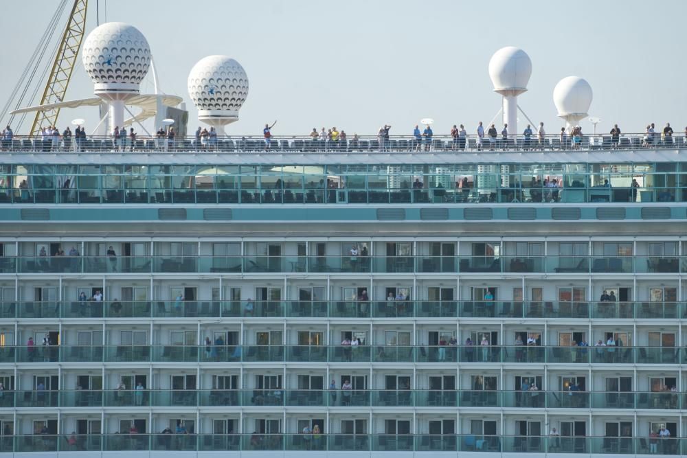 La ciudad registra un nuevo récord de visitantes, entre turistas y tripulación, con el atraque de 'Independence of the Seas', 'Koningsdam' y 'Mein Schiff' en el puerto de A Coruña.