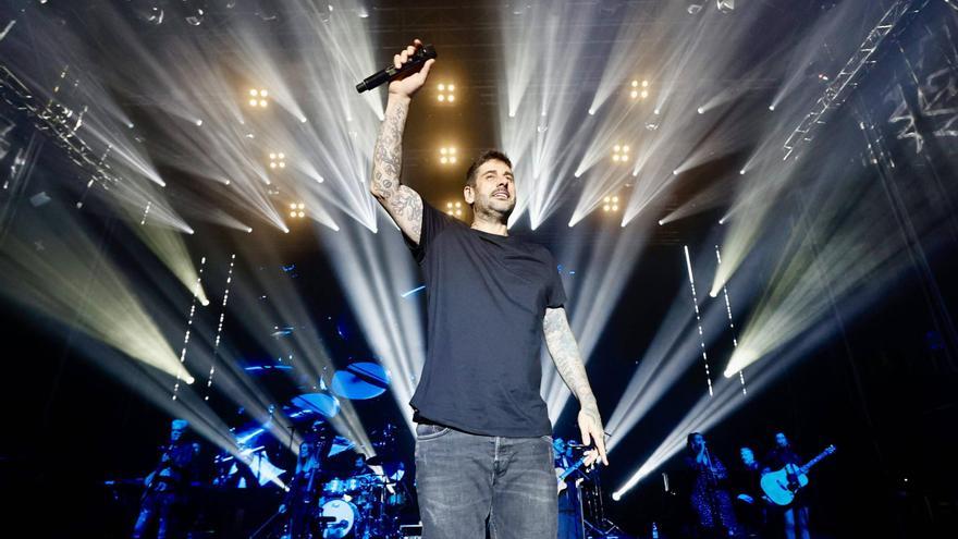 Melendi, rey de las fiestas de San Mateo, sale de La Ería por la puerta grande