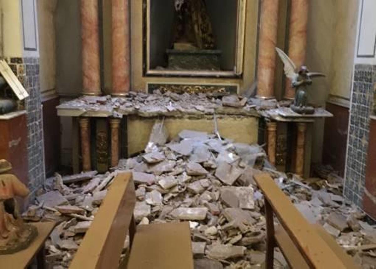 Una capilla de la iglesia del Rebollet de Oliva se desploma cuando estaba vacía
