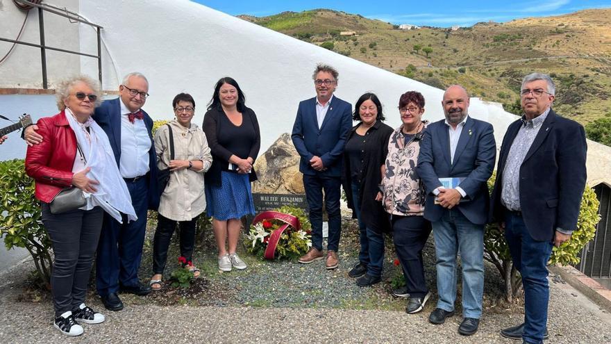 Cada any s’organitzen actes commemoratius al cementiri per homenatjar Walter Benjamin. | PASSATGES