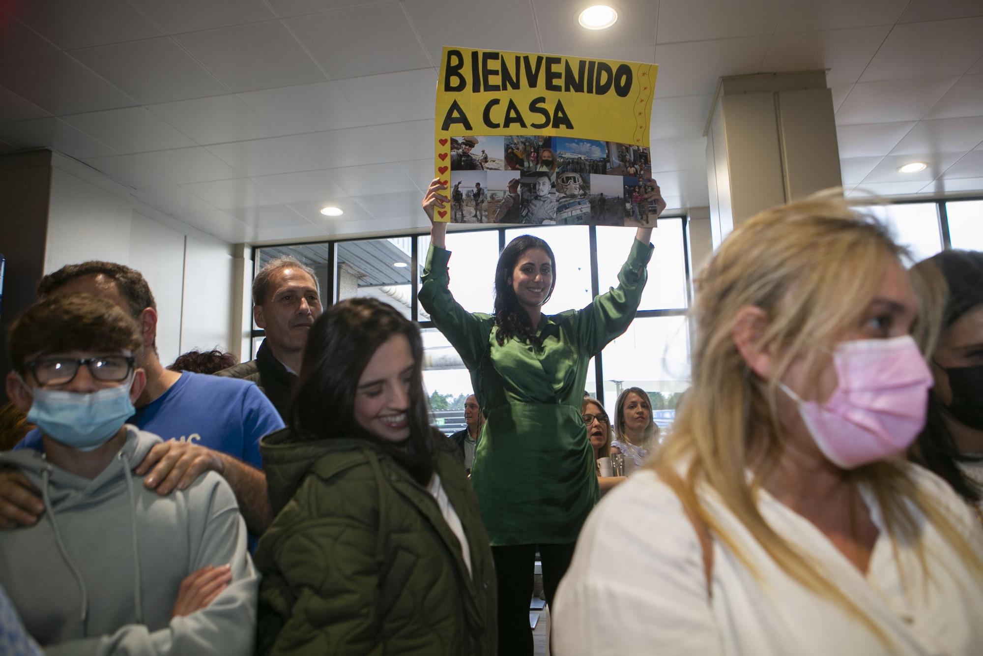 Emocionante llegada al aeropuerto de Asturias de los militares que regresaron de Mali