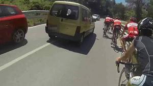 Vídeo gravat des de la càmera d’un dels ciclistes de la maniobra temerària a Sant Fost de Campsentelles. ACN