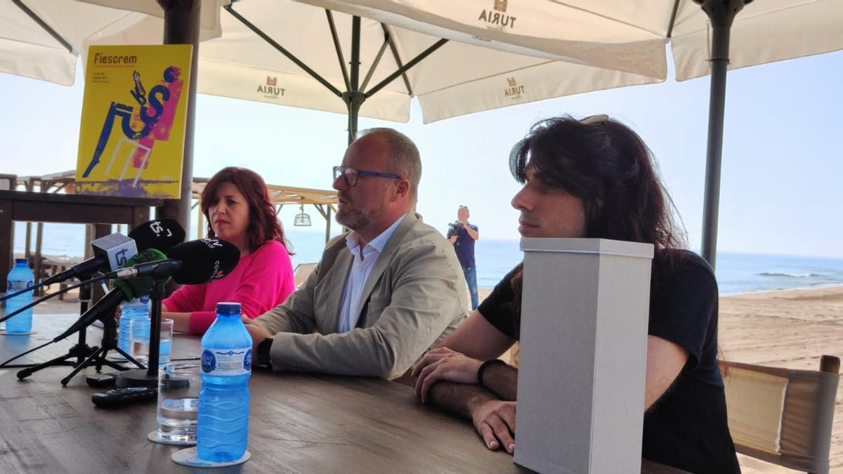 Presentación de la I Fira de l’Esmorzar i el Cremaet de Xeraco en la playa.