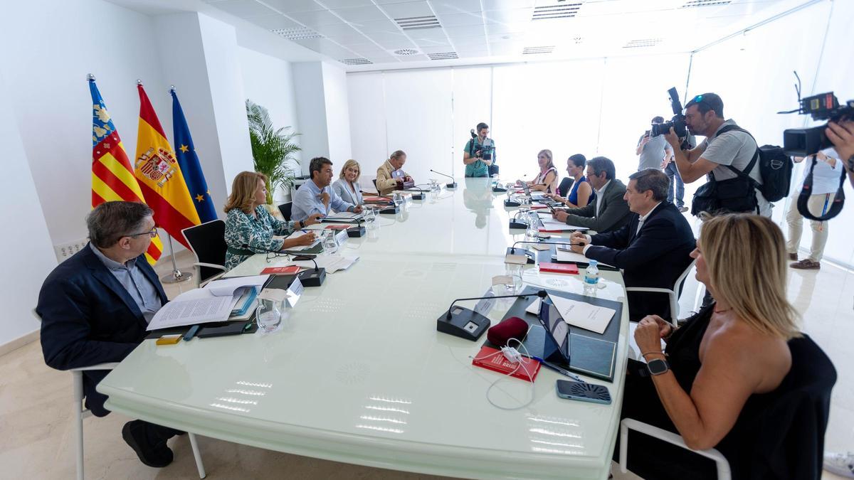 Pleno del Consell celebrado en Alicante las pasadas Hogueras