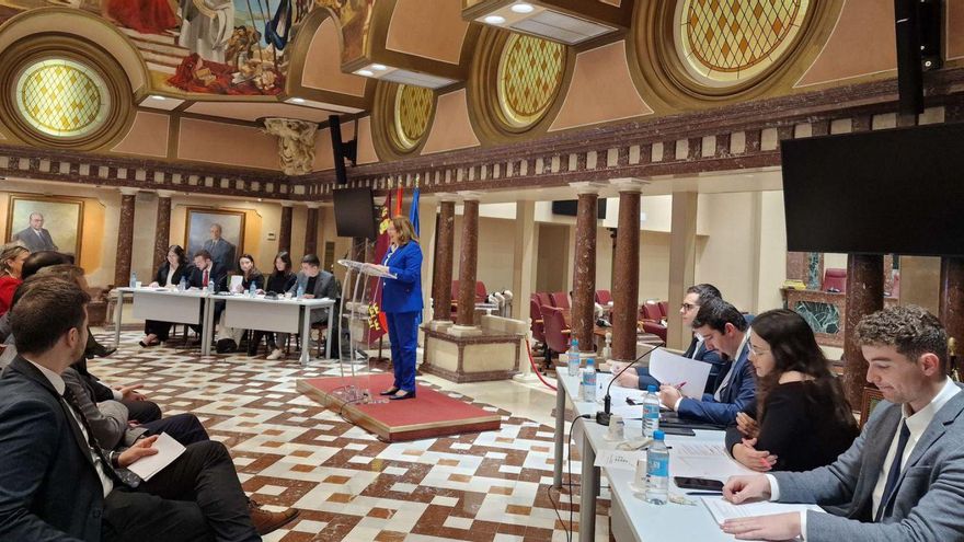 La UMU y la UCAM debaten  sobre igualdad en el Parlamento