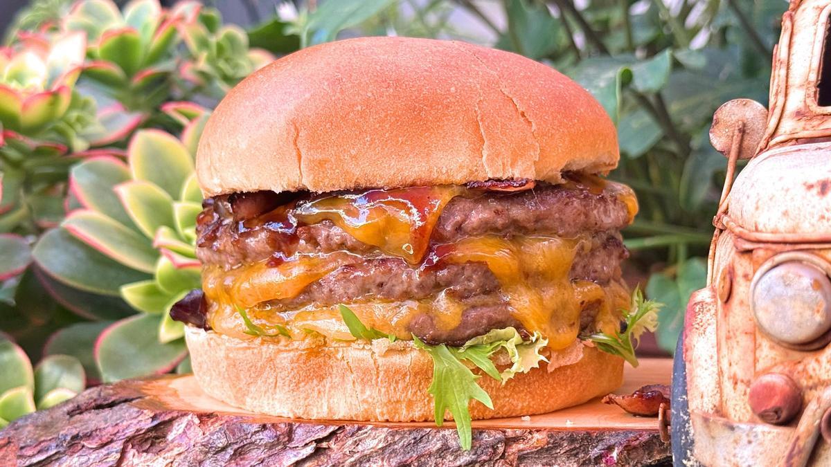 Hamburguesa Triple Supreme.