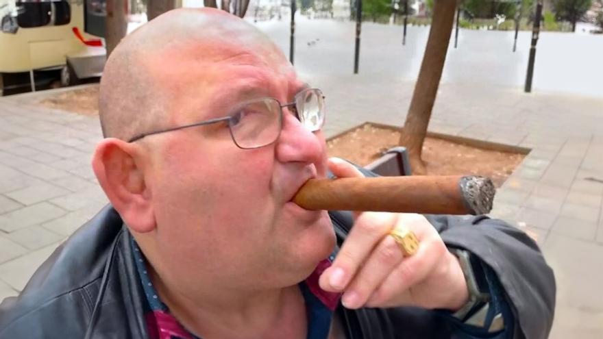 IU y PCE rechazan la actuación del &quot;Dandy de Barcelona&quot; en La Felguera y piden que se anule