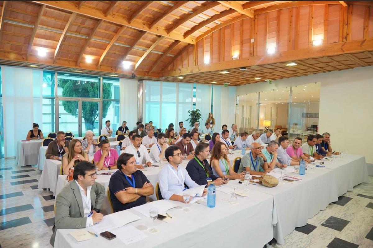 Empresarios familiares extremeños durante la asamblea.