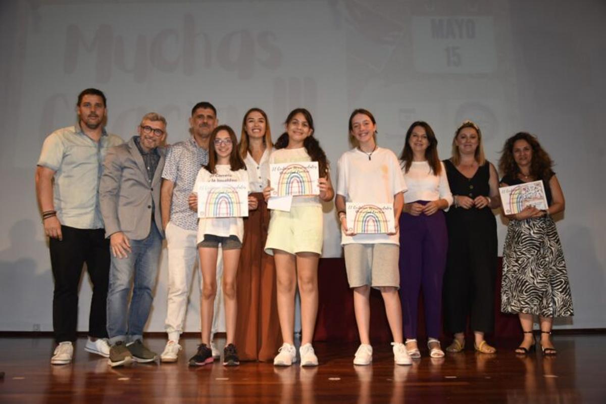 Entrega de galardones a parte del alumnado.