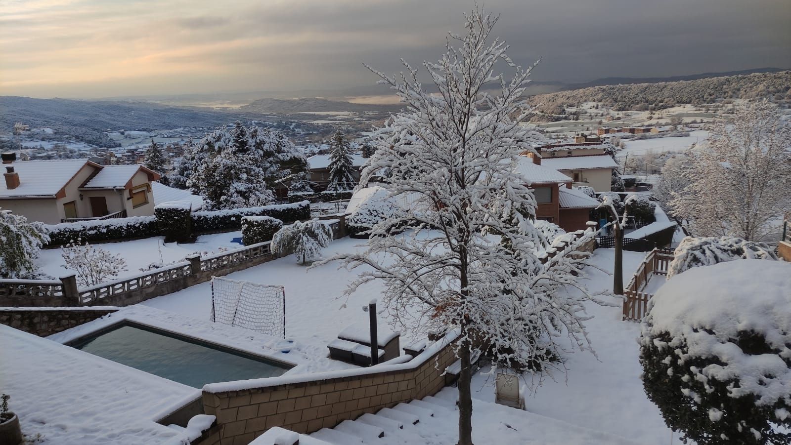 Neu aquest matí de dilluns a Berga