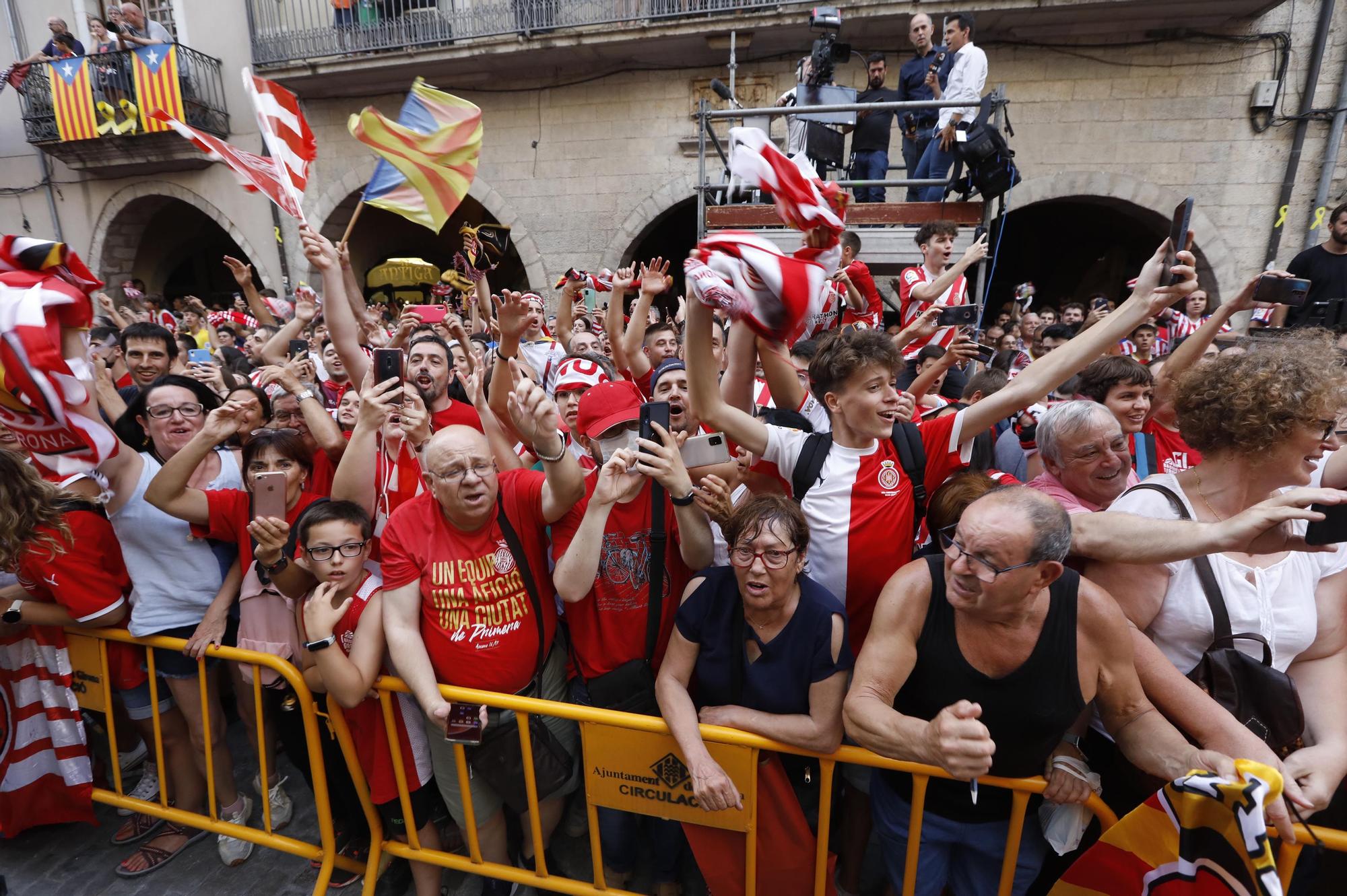 Les millors imatges de la rua de celebració del Girona i el Bàsquet Girona